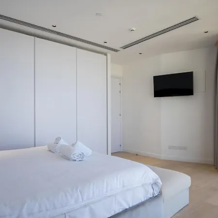 360 Nicosia-3 Bedrooms Exclusive Panoramic View Apartamento Nicósia